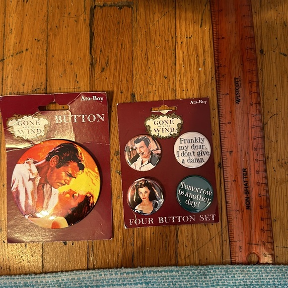 Set of 5 Gone With The Wind Buttons/Pins - Picture 6 of 6